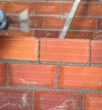 Cuántos ladrillos se pegan con un saco de cemento de 50kg